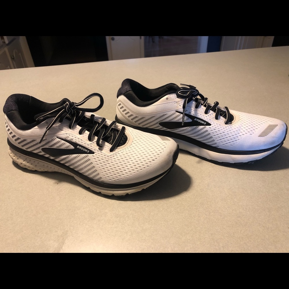 Men’s Brooks Tennis Shoes